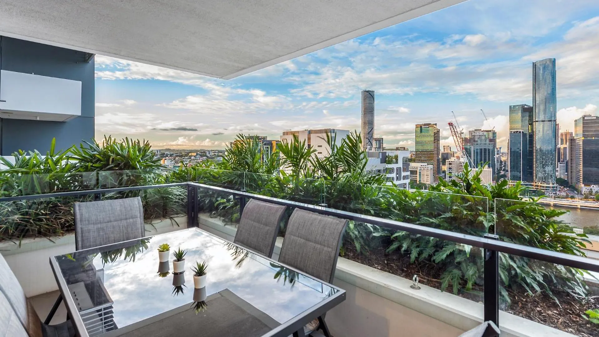 Million Dollar Views With King Bed, Pool, Gym, Wifi Apartment Brisbane Australia